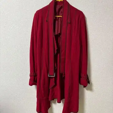 빨간색 롱 코트 벨트 포함 프릴 밑단