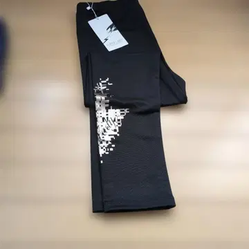 Superdry 블랙 레깅스 디지털 패턴