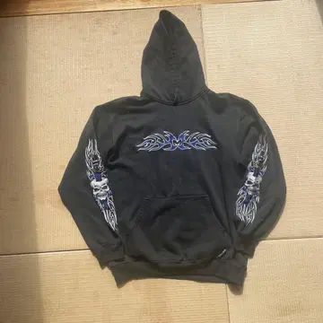 블랙 프레임 패턴 스컬 자수 후드티