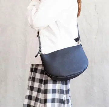 칸미 피타빵 숄더백 블랙