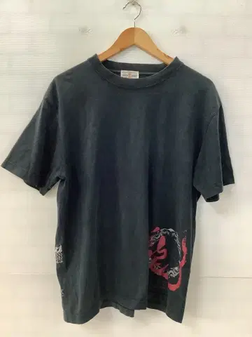 11.7 A926 T셔츠 백 자수 블랙 계열 XL