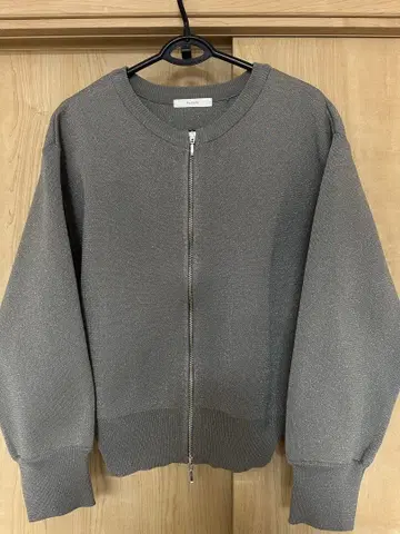 [ hunch ] 새상품 그레이 집업 크루넥 W 지퍼