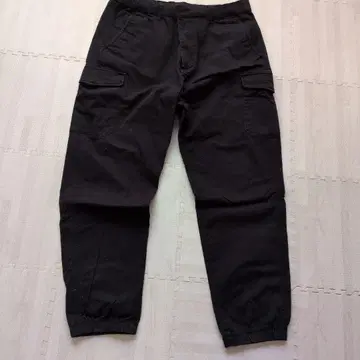 블랙 카고 팬츠 리브 포함