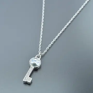 새상품급 스와로브스키 목걸이 키 모티브 큐빅 실버 열쇠