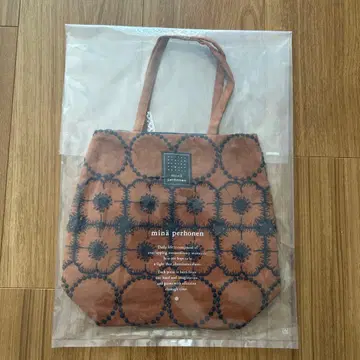 미나 페르호넨 런치 토트 아네모네 x 탬버린
