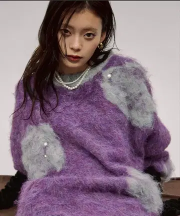 로즈 믹스 샤기 니트 스터드 부착 플라워 샤기 니트