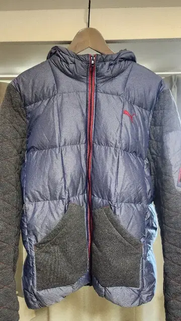 PUMA 후드 부착 다운 자켓 그레이/네이비