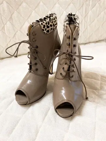 레오파드 무늬 오픈토 부티