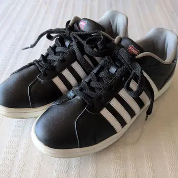 K-Swiss 블랙 스니커즈