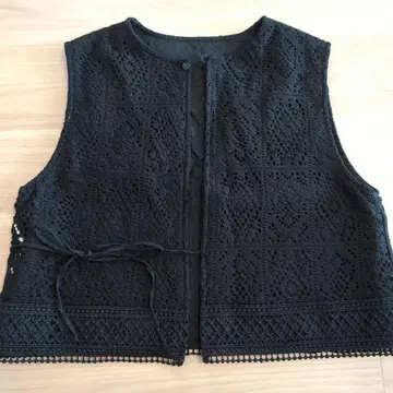 레이스 편직 슬리브리스 베스트 블랙