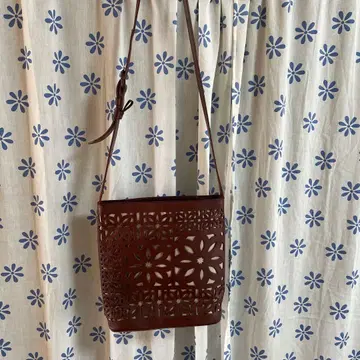 젠텐 브라운 가죽 숄더백