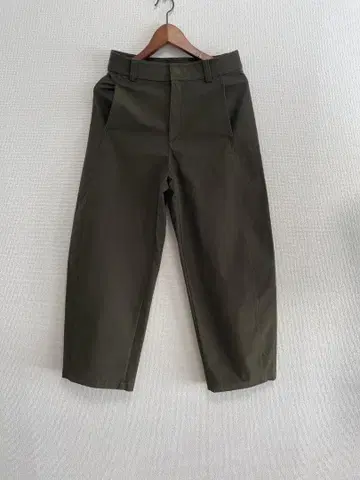 UNIQLO 저지 배럴 레그 팬츠 M 카키 시착만 했습니다.