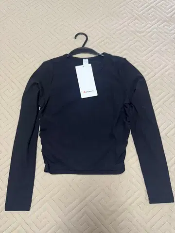 Lululemon 미사용 택 포함 블랙 긴팔 상의 사이즈 6/S