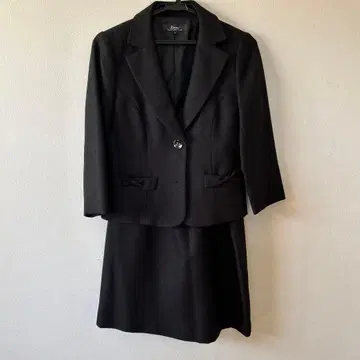 라메 원단 블랙 수트 리본 포함 포켓