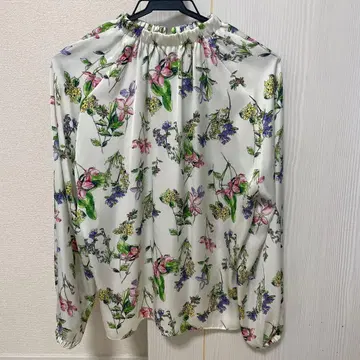투모로우랜드 꽃무늬 긴팔 블라우스 36