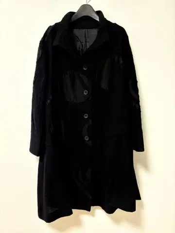 제니 가르송 아주 가벼운 블랙 버튼 달린 롱 코트