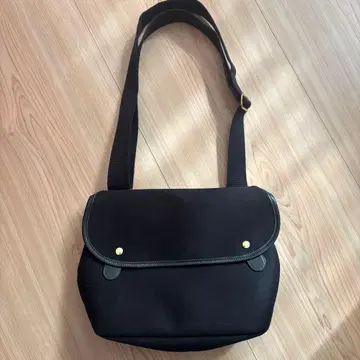 브레디 에이본 블랙 숄더백