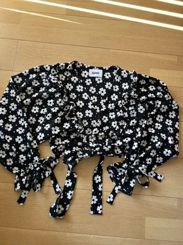 epine 에피누 꽃무늬 디자인 블라우스 가디건