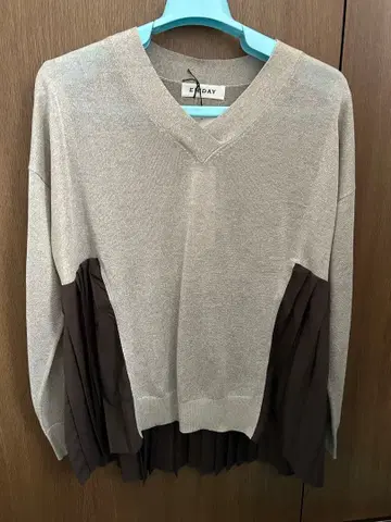 EN'DAY V넥 니트 플리츠 상의