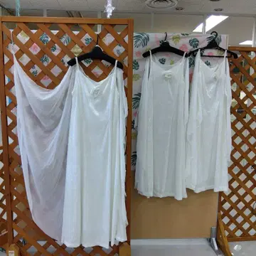 훌라용 화이트 롱 드레스 꽃 모티브 포함 3개 세트