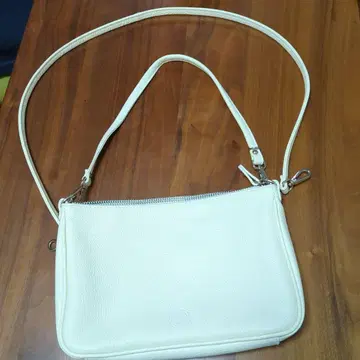 아이보리 가죽 핸드백 OTTINO