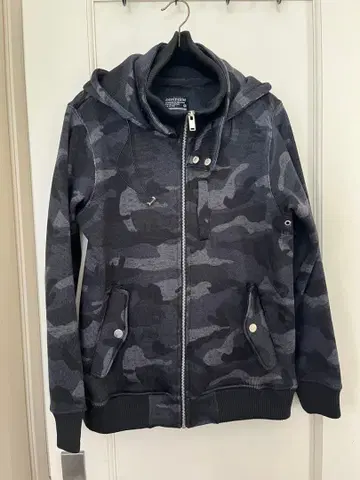 CONFIRM 카모플라쥬 그레이 후드 부착 아우터 M 사이즈