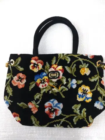 페이 꽃무늬 자수 토트백