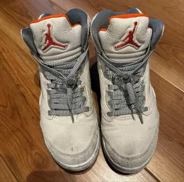 조던 그레이/오렌지 하이컷 스니커즈