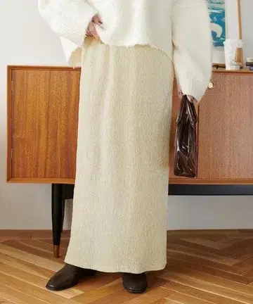 Discoat [슬림 효과!] 벨로아 플리츠 내로우 스커트