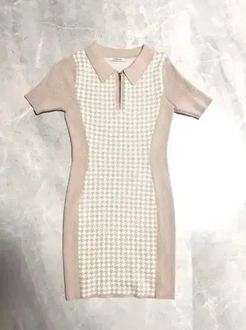 [ LIP SERVICE ] 쉐이딩 라인 하프 ZIP 원피스 베이지