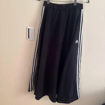 adidas 블랙 플레어 스커트 3라인