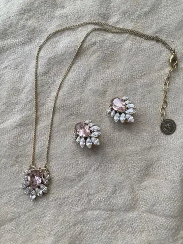 앤톤휴니스 핑크 크리스탈 목걸이와 귀찌 세트