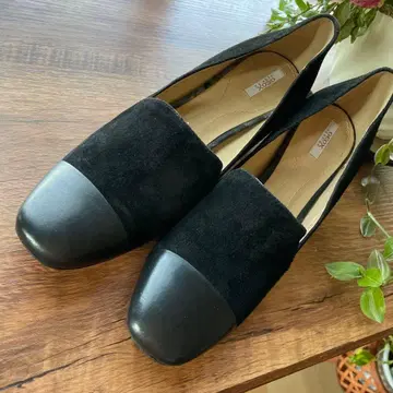 GEOX 블랙 펌프스 중간 힐