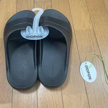 OOFOS 우포스 OOAHH 블랙 리커버리 샌들