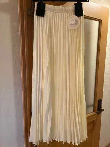 Quatre melange 아이보리 플리츠 스커트