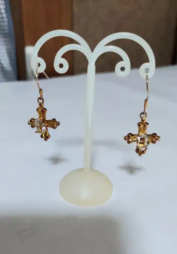 하키머 다이아몬드 십자가형 귀걸이