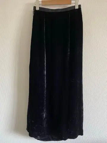 블랙 벨벳 타이트 스커트