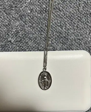 실버 오벌 메달 목걸이