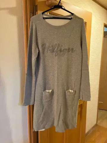 토미 힐피거 그레이 긴팔 원피스