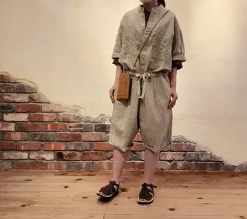 네스트로브 점프수트