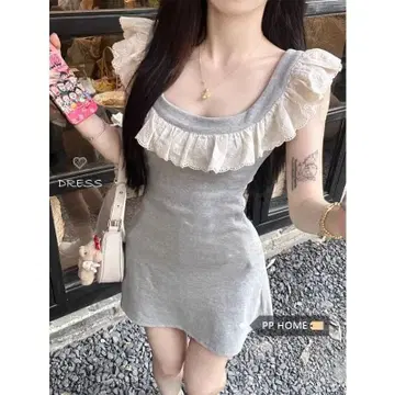프릴이 달린 그레이 미니 원피스