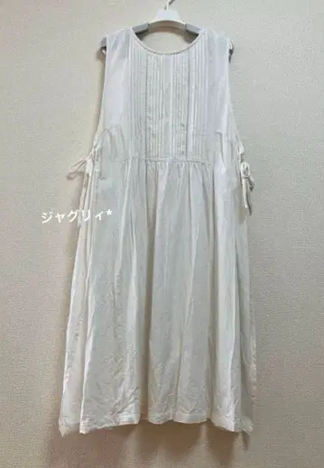 에이프런 원피스 사이드 열림 리본 화이트 레이어드