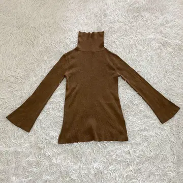 새상품급 Ungrid 언그리드 리브 터틀넥 벨 슬리브 니트 브라운 F