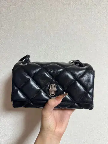마크제이콥스 블랙 퀼팅 숄더백