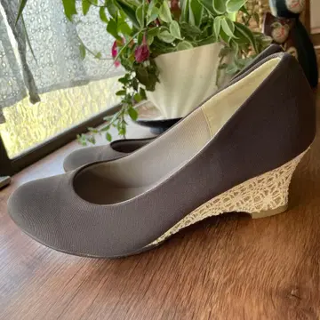 브라운 웨지힐 펌프스