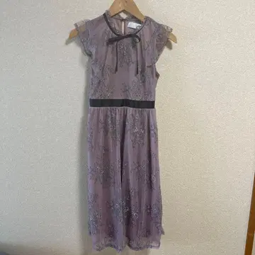 연보라 레이스 반팔 무릎 기장 원피스