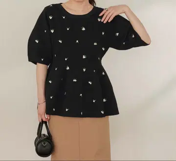 titivate 플라워 자수 페플럼 니트탑 블랙 M