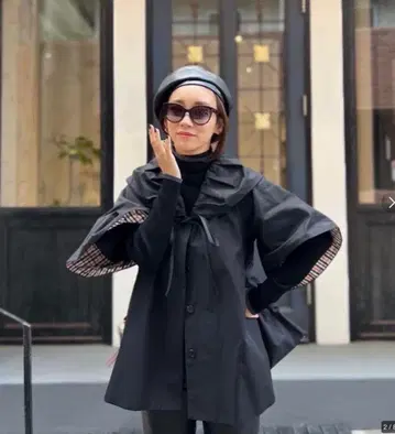 [ 새상품급 ] Rosy Monster 블랙 A라인 케이프 코트