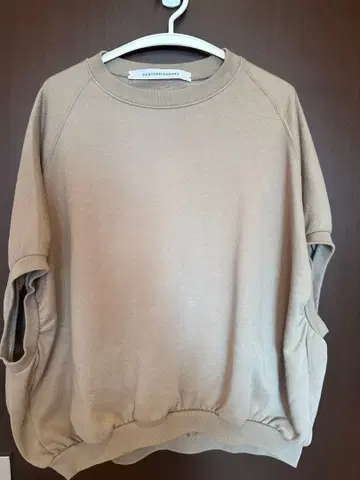 미사용 새상품 COGTHEBIGSMOKE 베이지 맨투맨 F