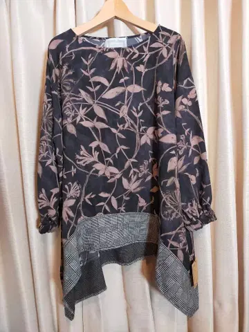 BEARDSLEY [ 미사용 새상품 ] 꽃무늬 긴팔 블라우스